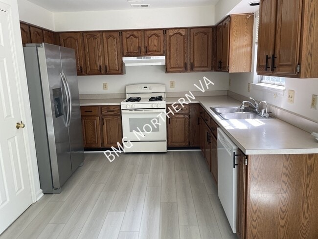 Building Photo - 865 Tall Oaks Square