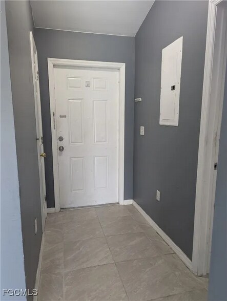 Building Photo - 2405 Mansfield Ave S