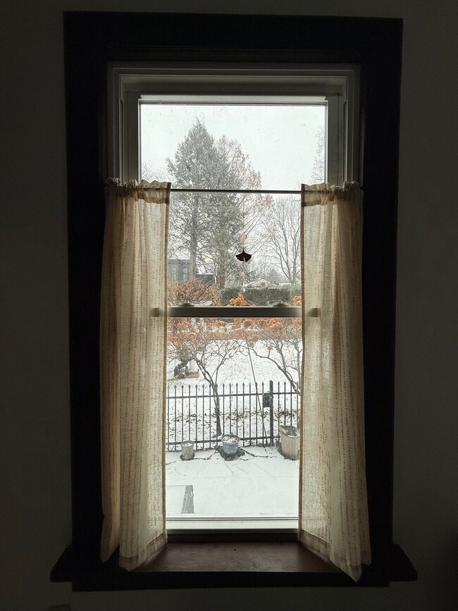 Building Photo - 164 Fair St