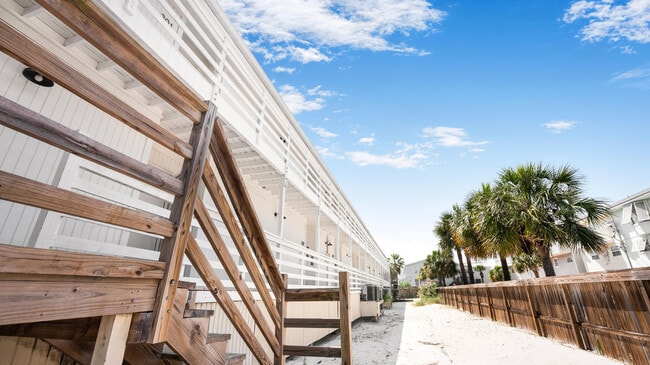 Building Photo - 445 Gulf Shore Dr
