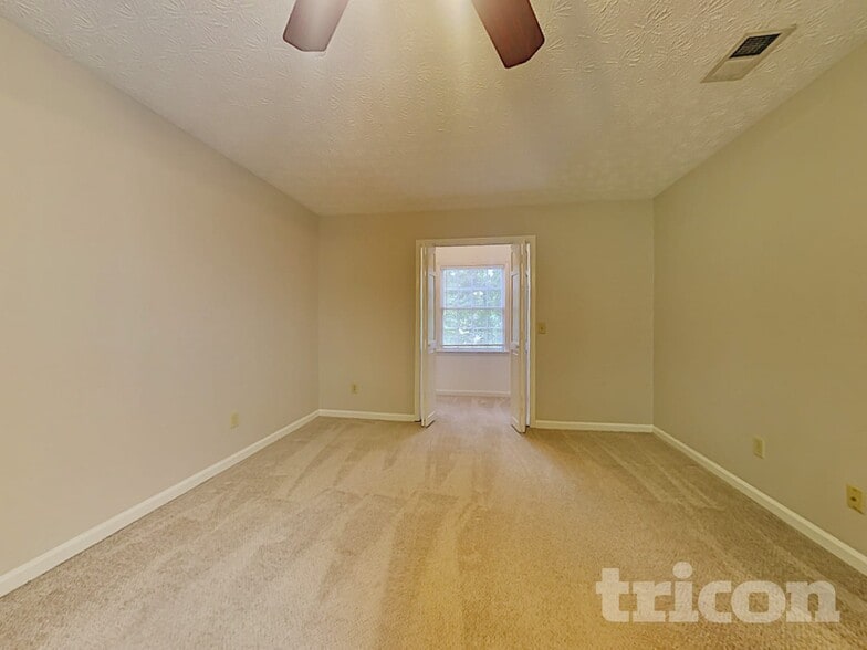 Building Photo - 1516 Maple Ridge Dr
