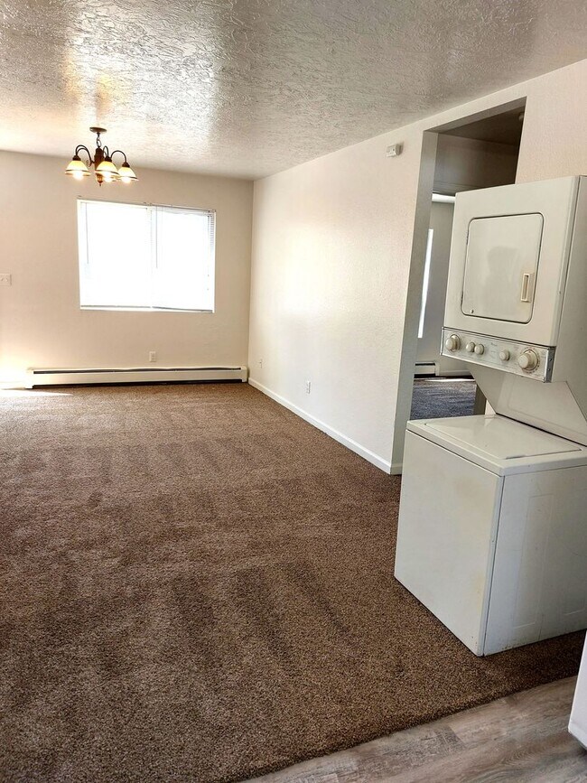 Building Photo - 4 bedroom