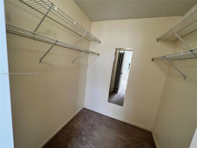 Building Photo - 2220 N Cypress Bend Dr