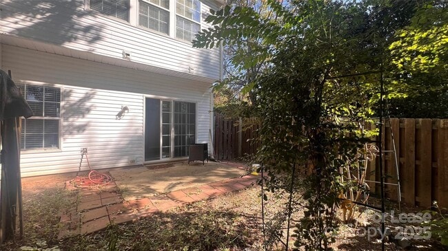 Building Photo - 3261 Mannington Dr