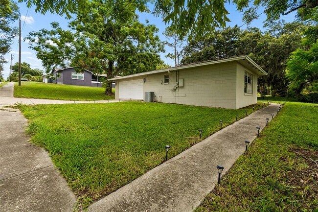Building Photo - 400 E Silver Star Rd
