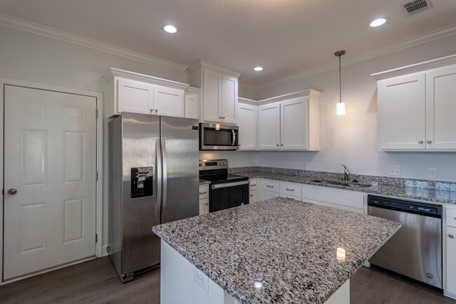 Building Photo - 260 Rutledge Dr