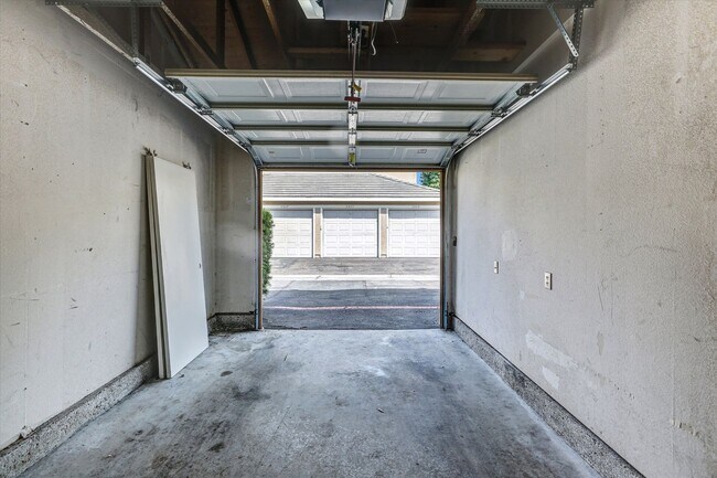 Building Photo - $500 Move In Special! 3 BD, 2.5 BA Townhome At The Groves In Carmel Valley-Del Mar