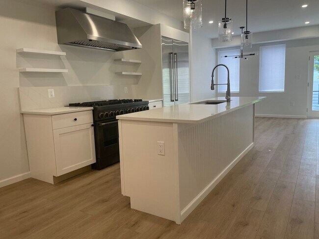 Building Photo - 5326 9th St NW
