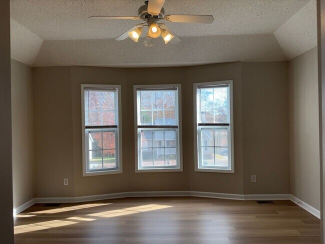 Building Photo - 3 Bedroom, 2 Bathroom House in Winston-Salem!