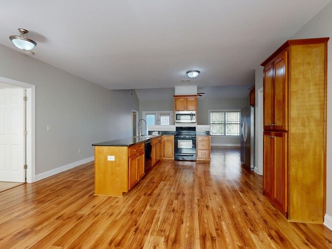 Building Photo - 176 Garrett Dr