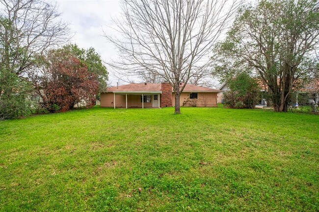 Building Photo - 5404 Salem Hill Dr