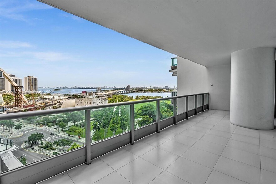 Building Photo - 900 Biscayne Blvd