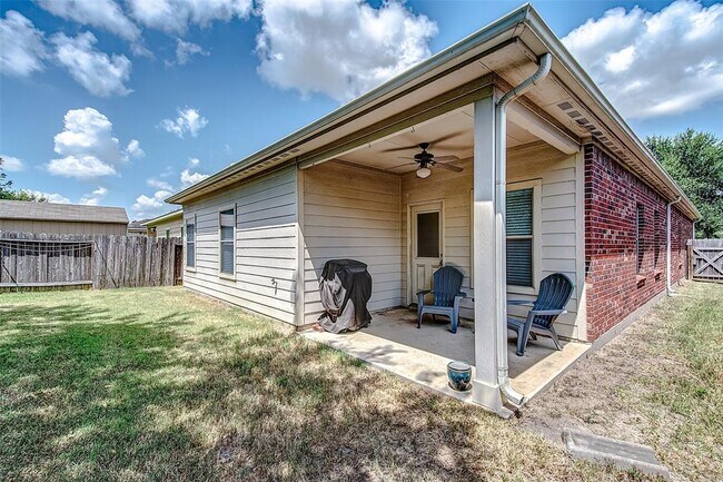 Building Photo - 23815 S Newport Bend