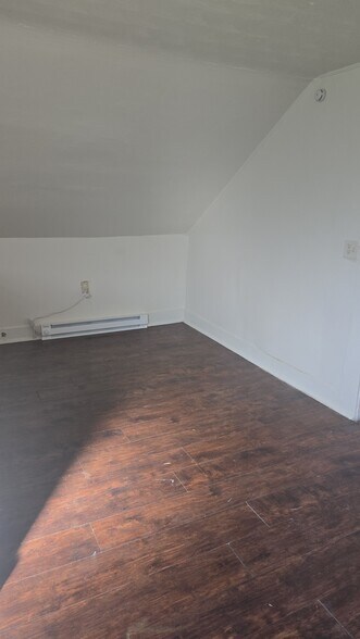 Building Photo - 469 Wood St