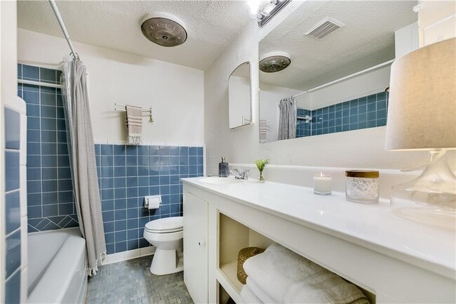 Building Photo - 1006 Lorrain St