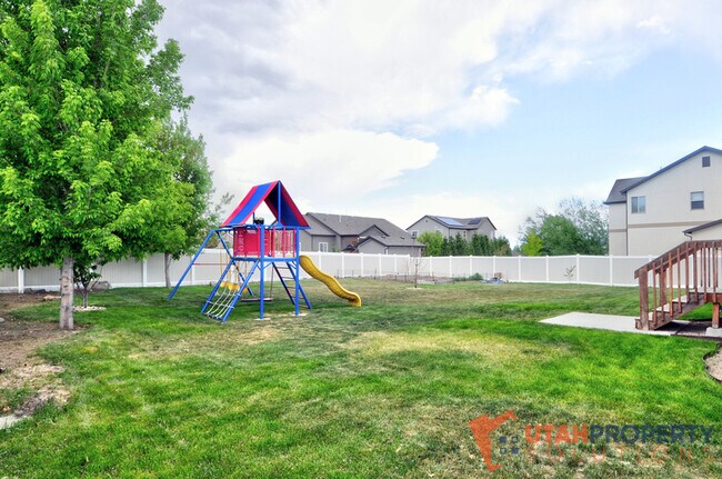 Building Photo - 6332 Spray Lake Dr