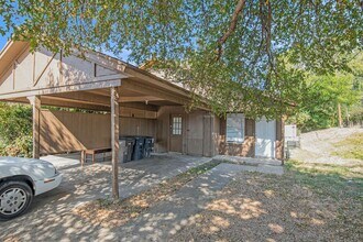 Building Photo - This charming 2-bedroom, 2-bathroom duplex is nestled in the desirable Lake Worth region of Fort ...