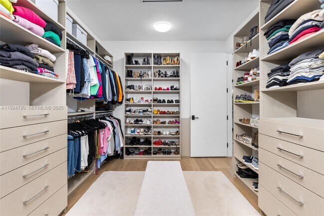 Building Photo - 895 NE 76th St