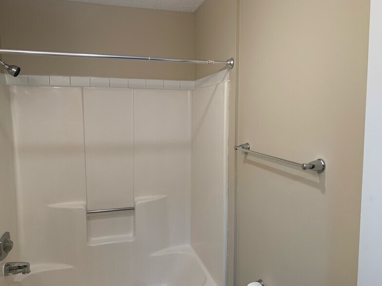 Building Photo - 3746 Chamberlain Ct