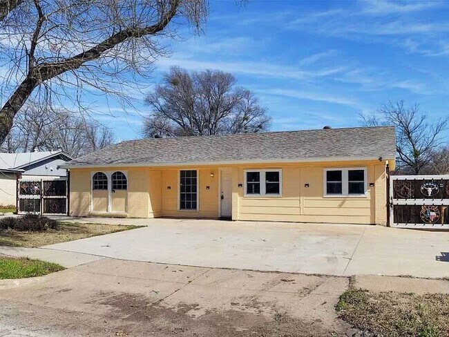 Primary Photo - 736 Windsor Dr