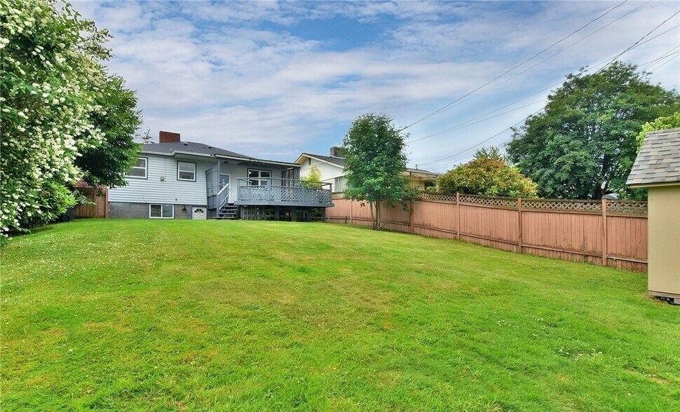 Back Yard - 1027 Lombard Ave