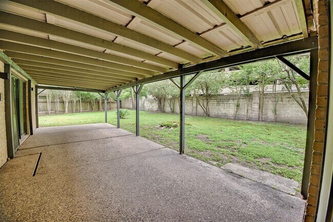 Building Photo - 15626 Whitewater Ln