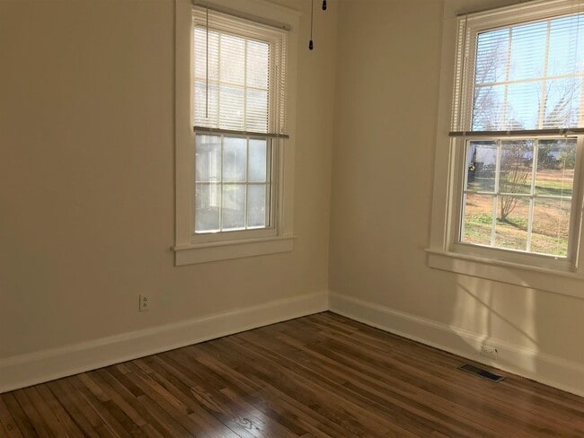 Building Photo - Lovely Rancher For Rent in Heart of South ...