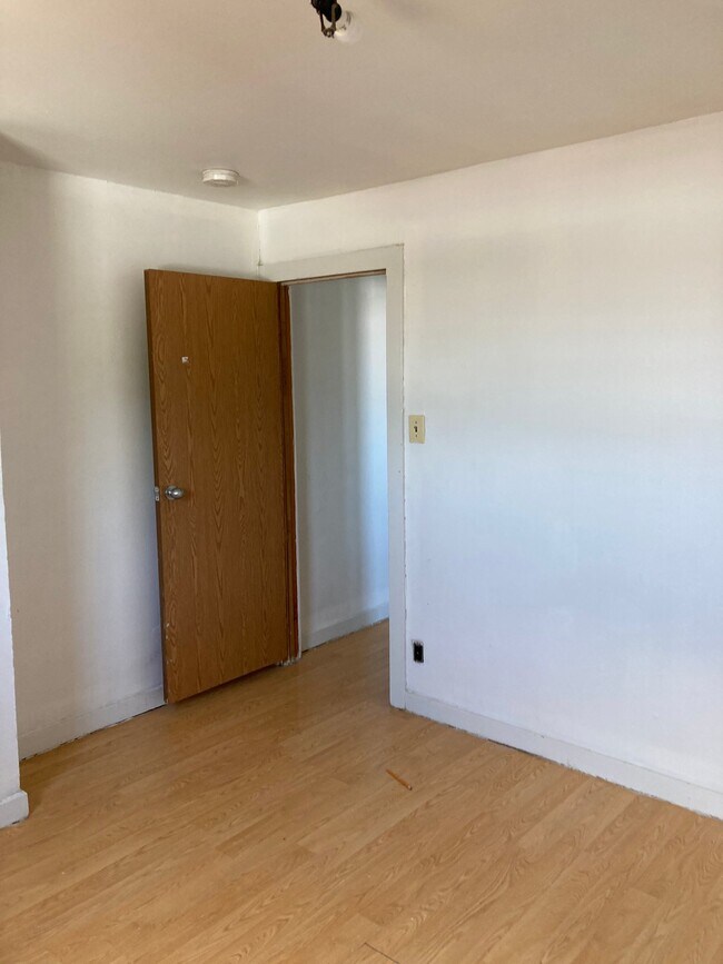 Building Photo - 2928 Frankford Ave