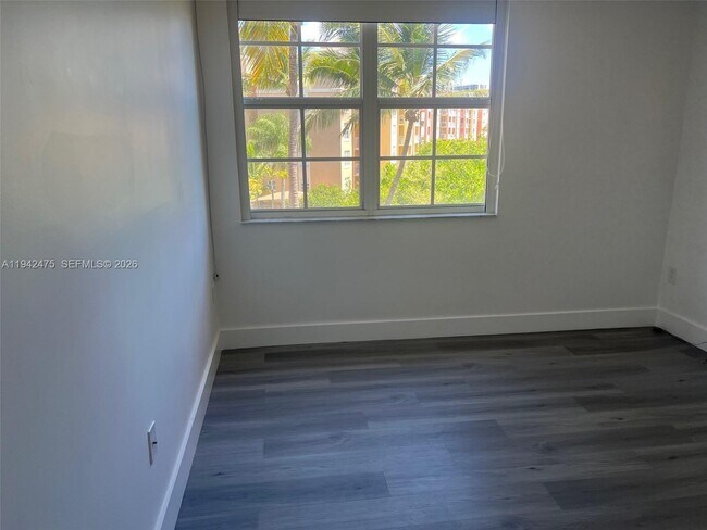 Building Photo - 19701 E Country Club Dr