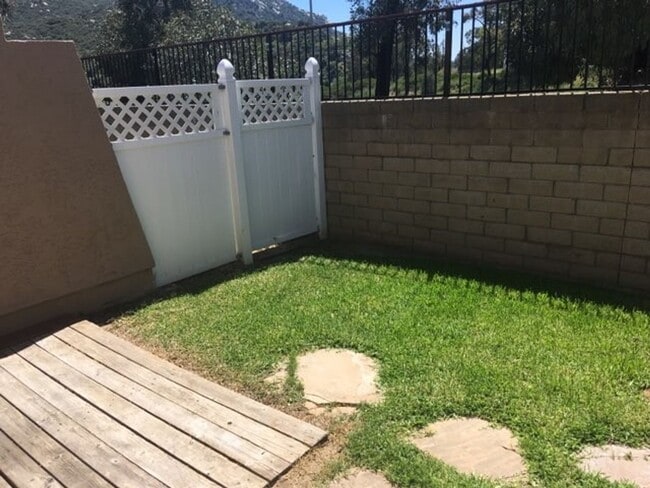 Building Photo - 44727 La Paz Rd