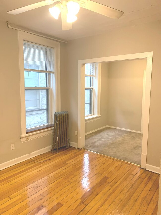 Interior Photo - 918-24 Knapp