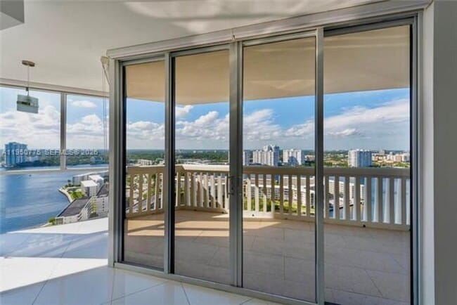 Building Photo - 1000 W Island Blvd