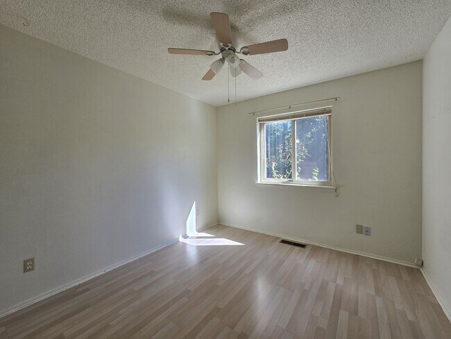 Building Photo - 2071 Placita De Vida