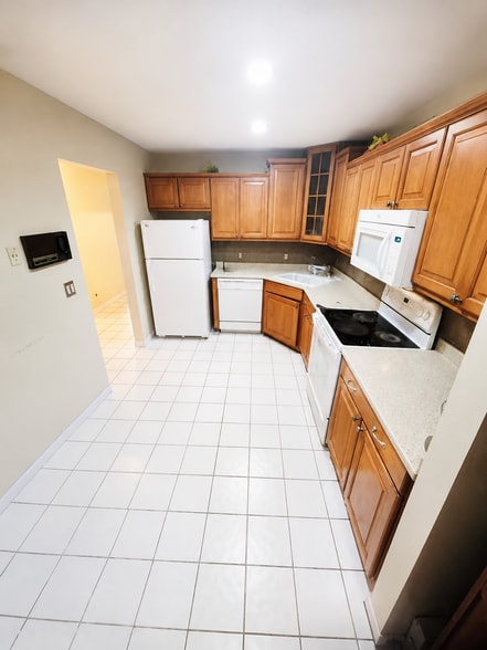Building Photo - 63 Meadows Dr