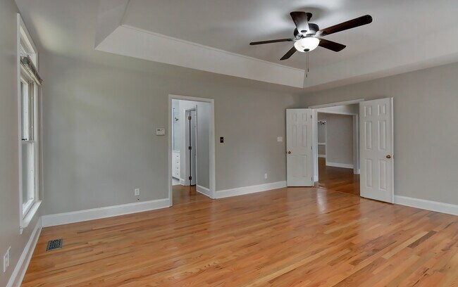 Building Photo - 801 Brightwood Ln