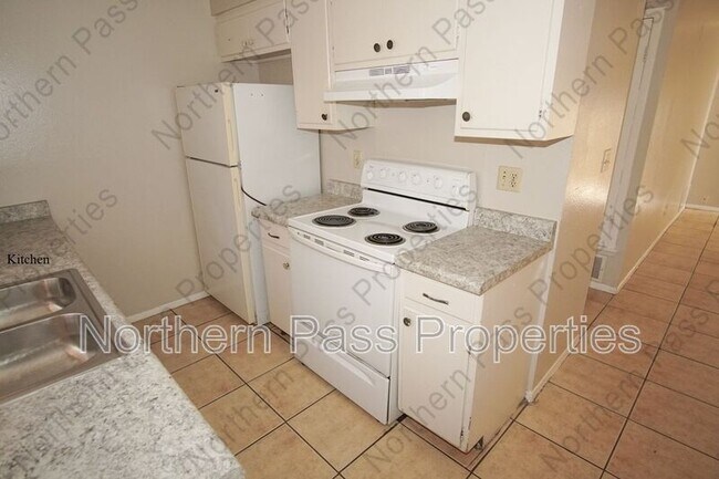 Building Photo - 5233 Carousel Dr