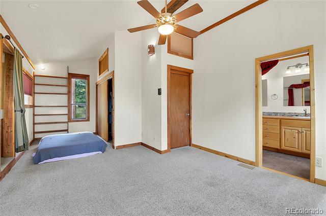 Building Photo - 190 Circle Dr