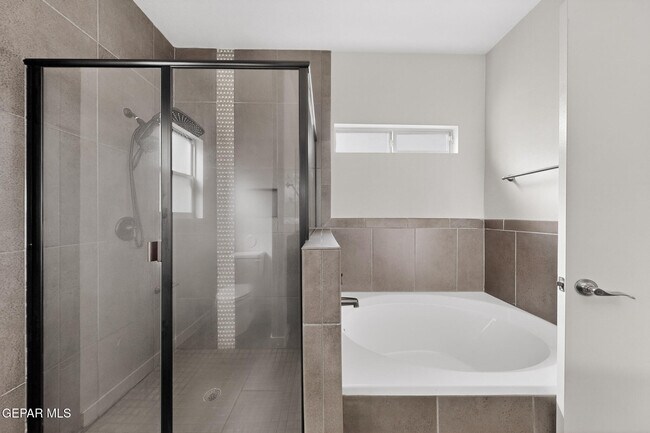 Building Photo - 320 S Manzanita Dr