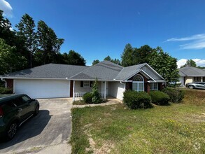 Building Photo - Cozy Home in Phenix City