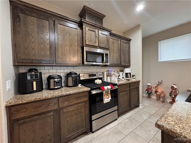 Building Photo - 28 N Soñador Dr