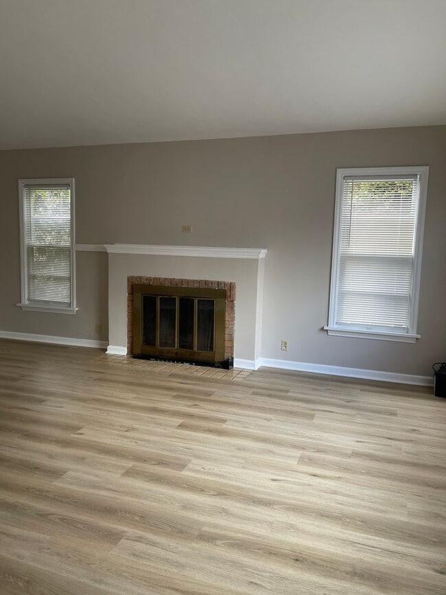 Building Photo - Charming Home in Seattle-Maple Leaf Area!