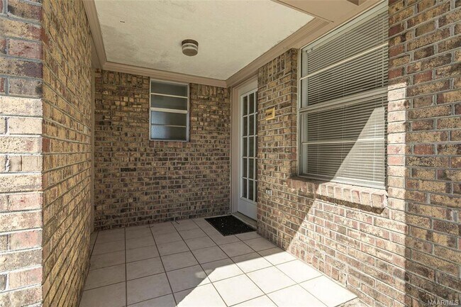 Building Photo - 110 Diane Dr