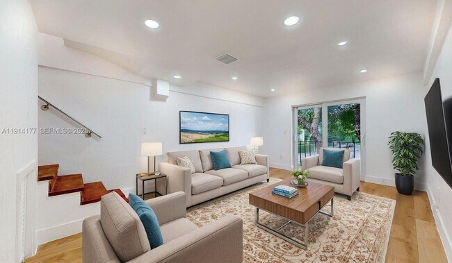 Building Photo - 1201 SW 42nd Ave