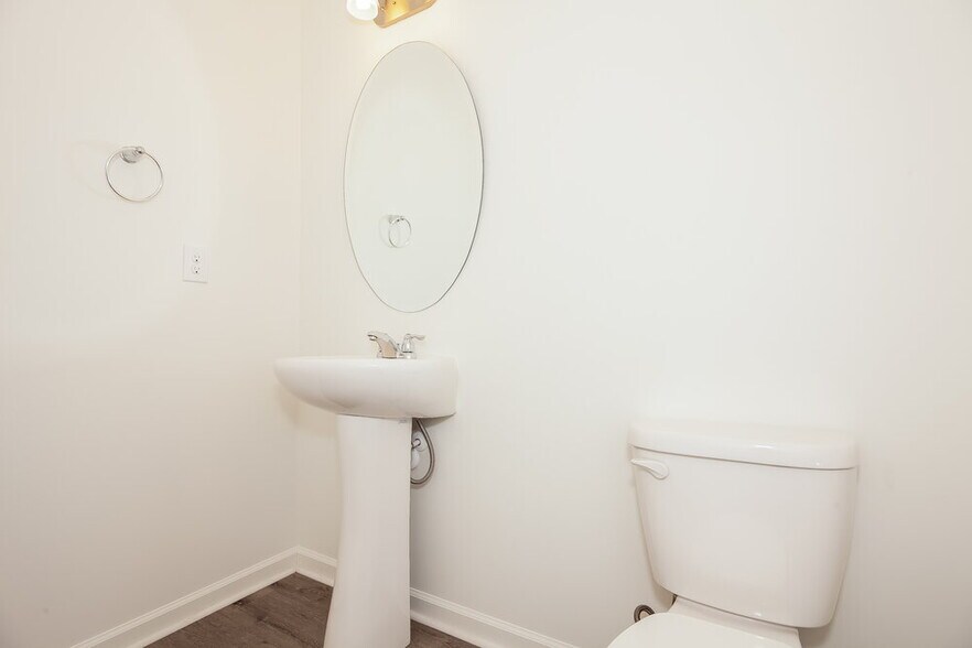 Building Photo - 6500 Bluegill Rd