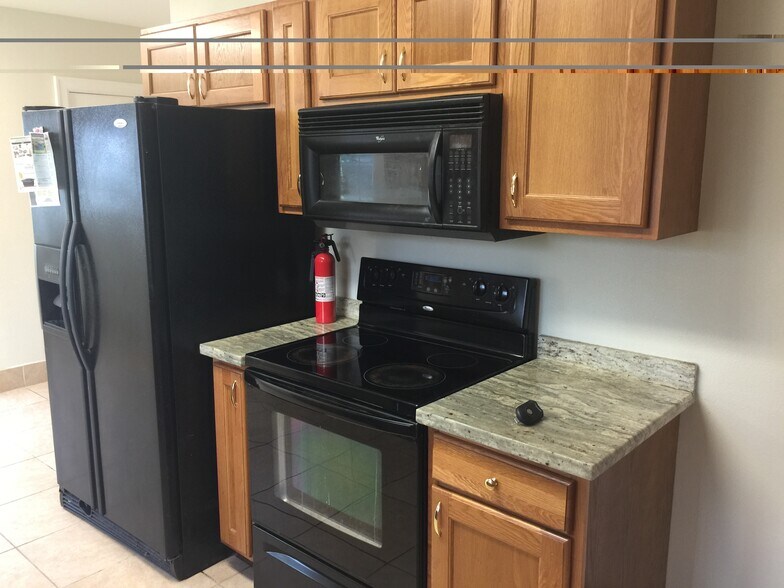 Building Photo - 13304 NE Glisan St