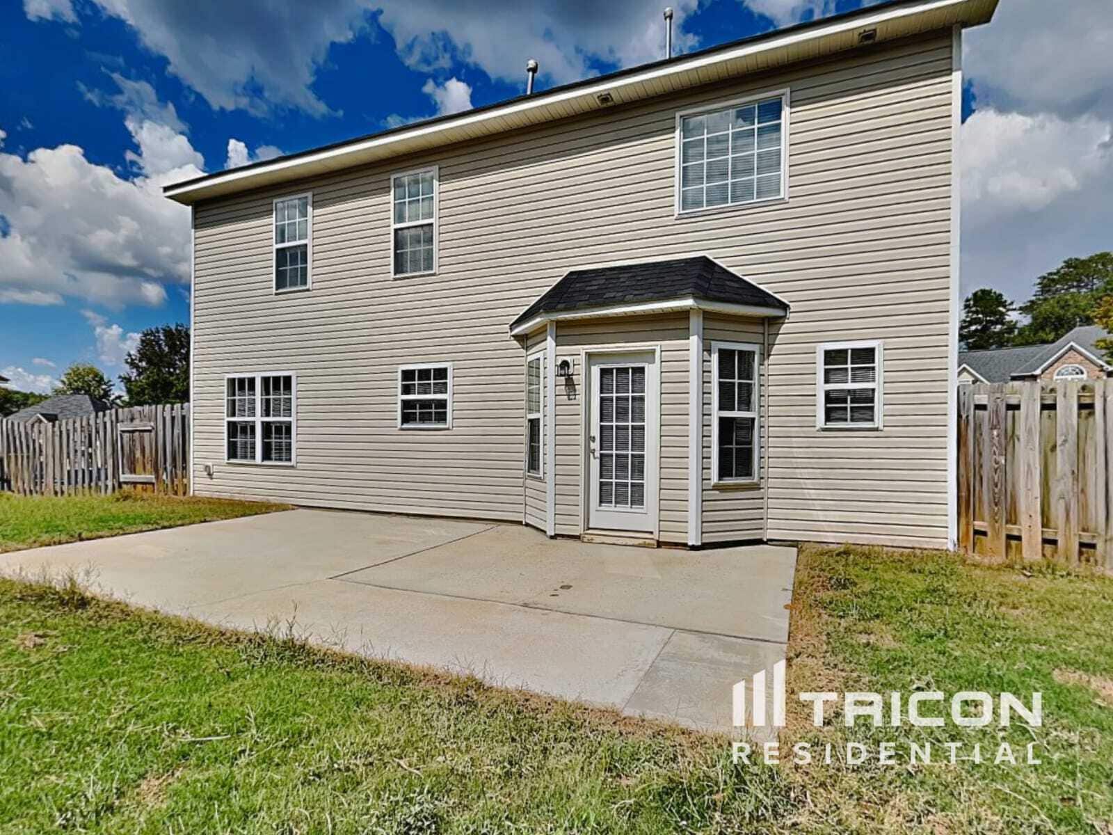 Building Photo - 146 Madelia Pl