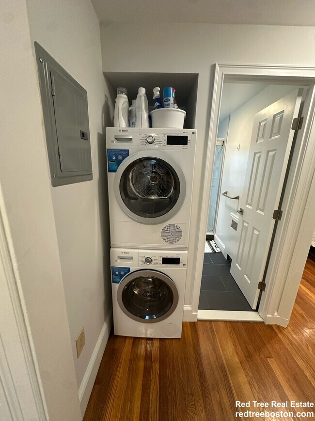 Building Photo - 67 Wyman St