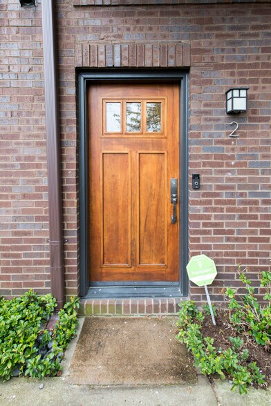 Building Photo - 508 Madison St