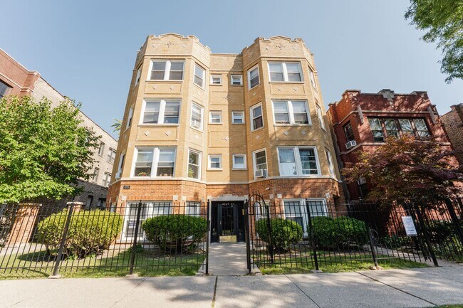 Building Photo - 4329 N Francisco Ave