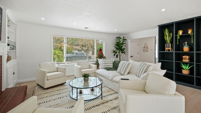 Building Photo - 1819 Cedar St